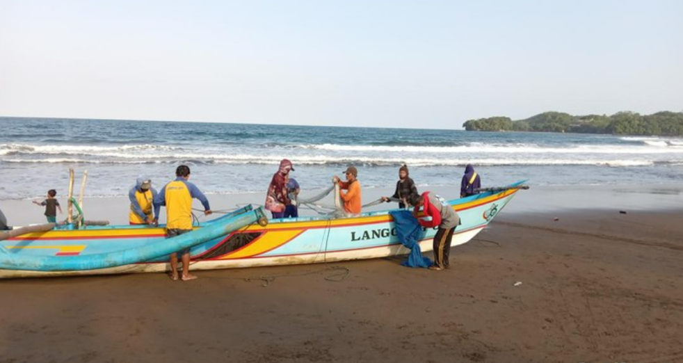 GUBERNUR MALUKU HADIRI PELANTIKAN DPD IKAL LEMHANAS PROV MALUKU PERIODE 2025 2030